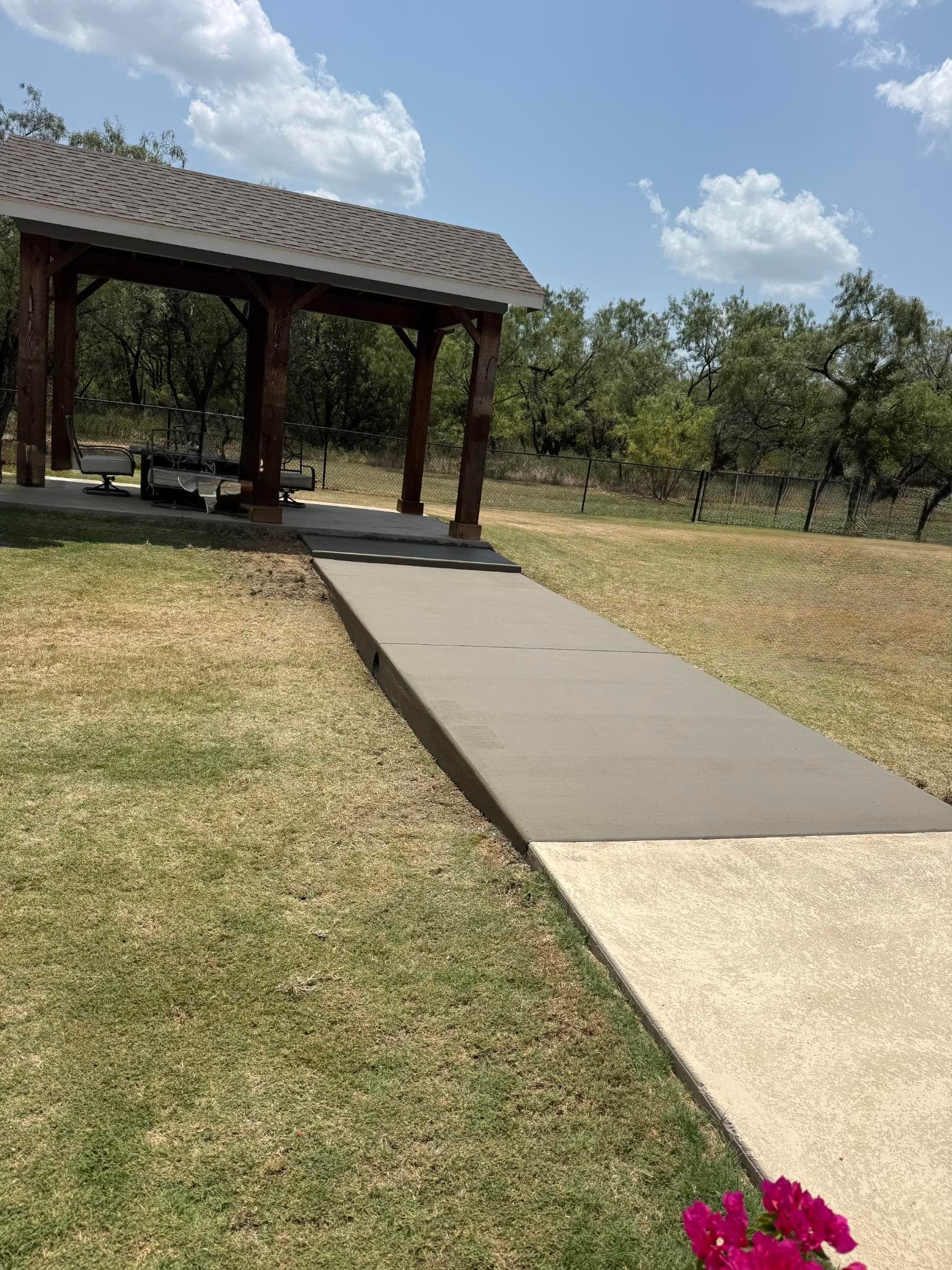 When Is the Best Time to Pour a Concrete Patio in North Texas?