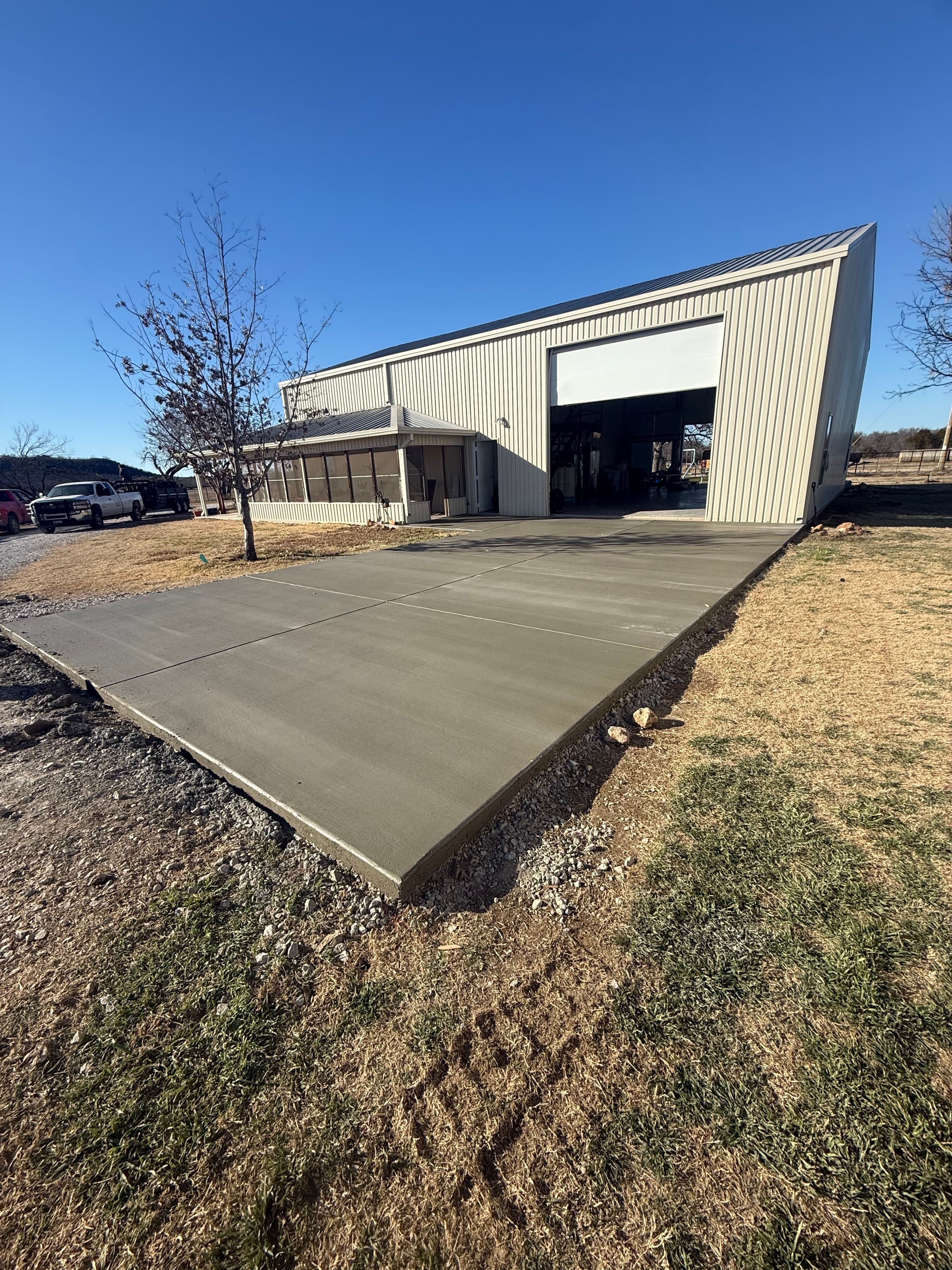 Finished residential concrete driveway in North Texas